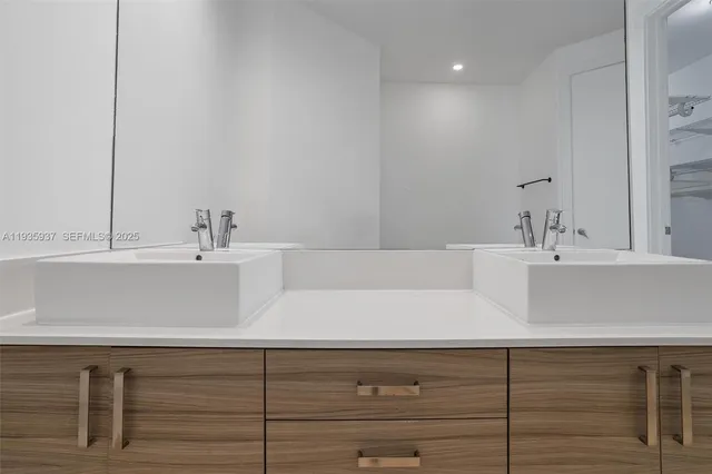 $6,800 | 2784 Southwest 34th Avenue, Miami, FL 33133