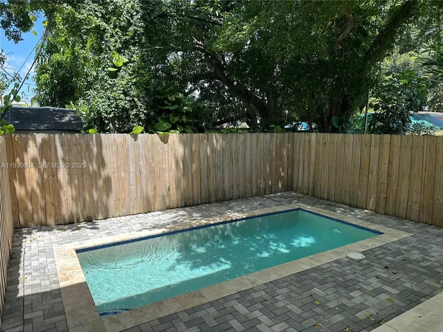 $6,800 | 2784 Southwest 34th Avenue, Miami, FL 33133