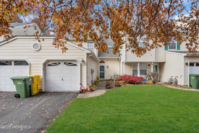 a front view of house with yard