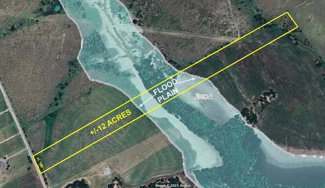 a view of a tennis court