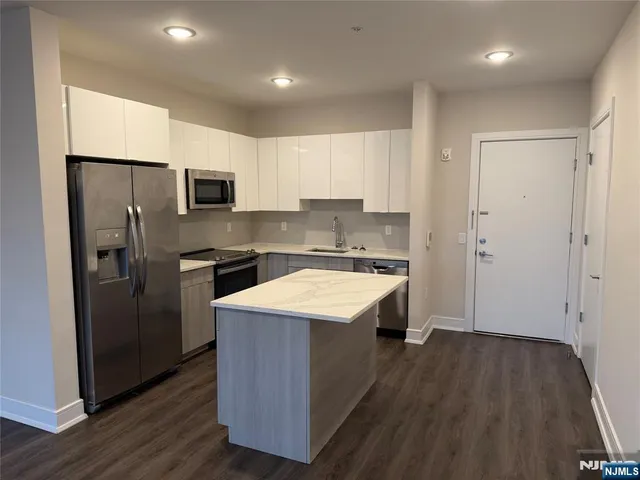 $3,795 | 470 Main Street, Unit 618, Fort Lee, NJ 07024