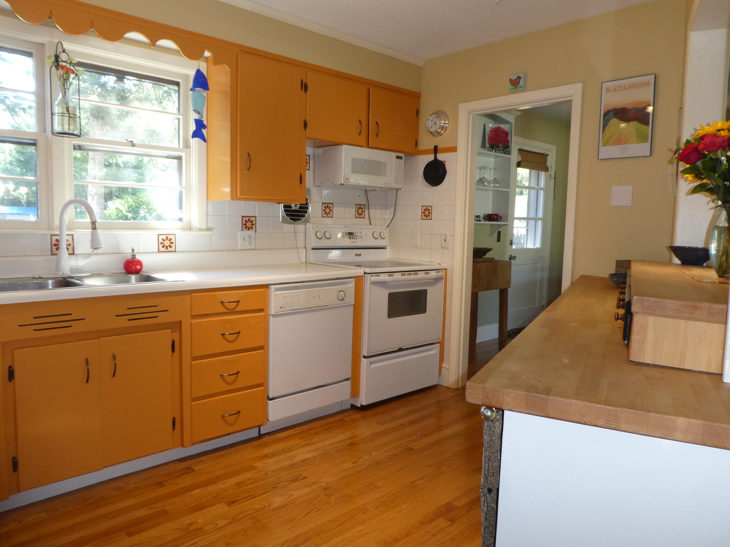 29 Gray Road Gorham, ME 04038 - Photo 10 of 33 kitchen