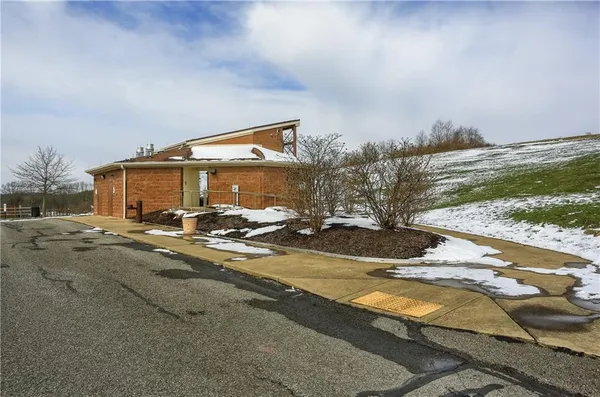 $350,000 | 1146 Olivia Drive, Oakdale, PA 15071