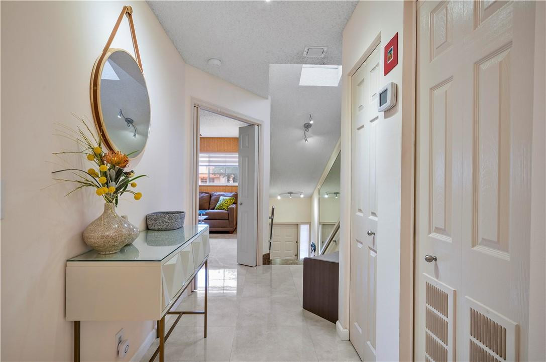 17262 Boca Club Boulevard, Unit 2403 Boca Raton, FL 33487 - Photo 20 of 27 Hallway to Den and Front door