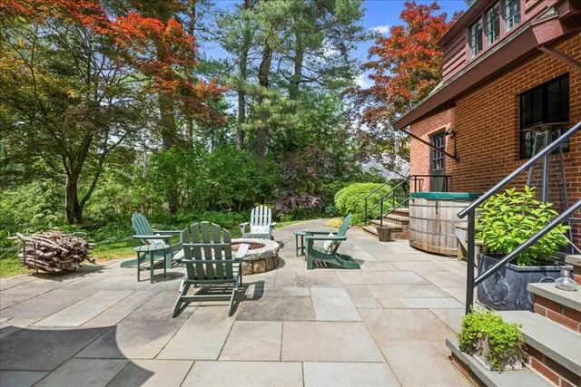 $1,250,000 | 40 Westwood Drive, Worcester, MA 01609