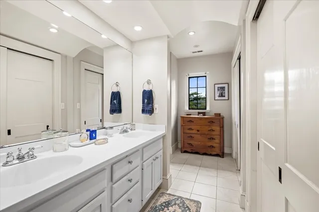 $1,250,000 | 40 Westwood Drive, Worcester, MA 01609