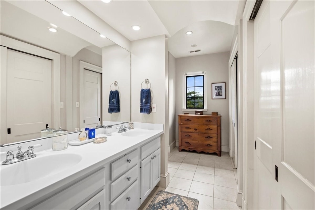 40 Westwood Drive Worcester, MA 01609 - Photo 21 of 42