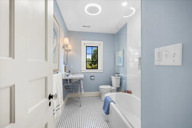 $1,250,000 | 40 Westwood Drive, Worcester, MA 01609