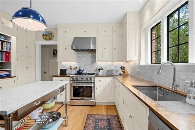 $1,250,000 | 40 Westwood Drive, Worcester, MA 01609