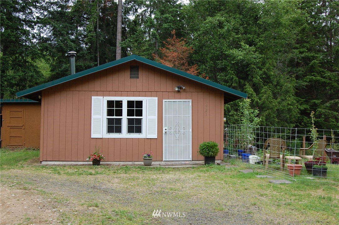 921 East Phillips Lake Loop Road Shelton, WA 98584 - Photo 3 of 26 Gallery Image 3