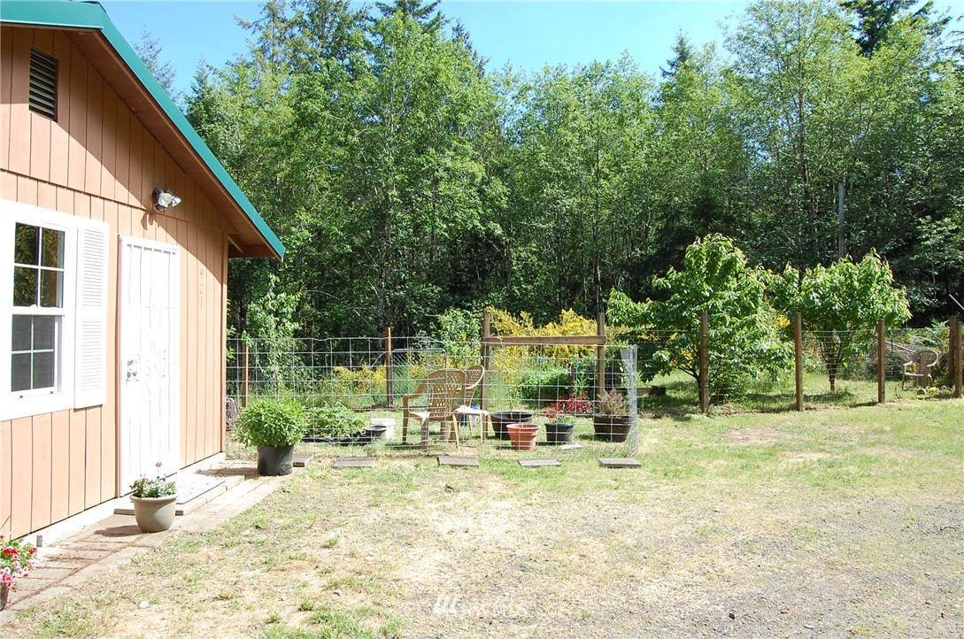 921 East Phillips Lake Loop Road Shelton, WA 98584 - Photo 4 of 26 Gallery Image 4