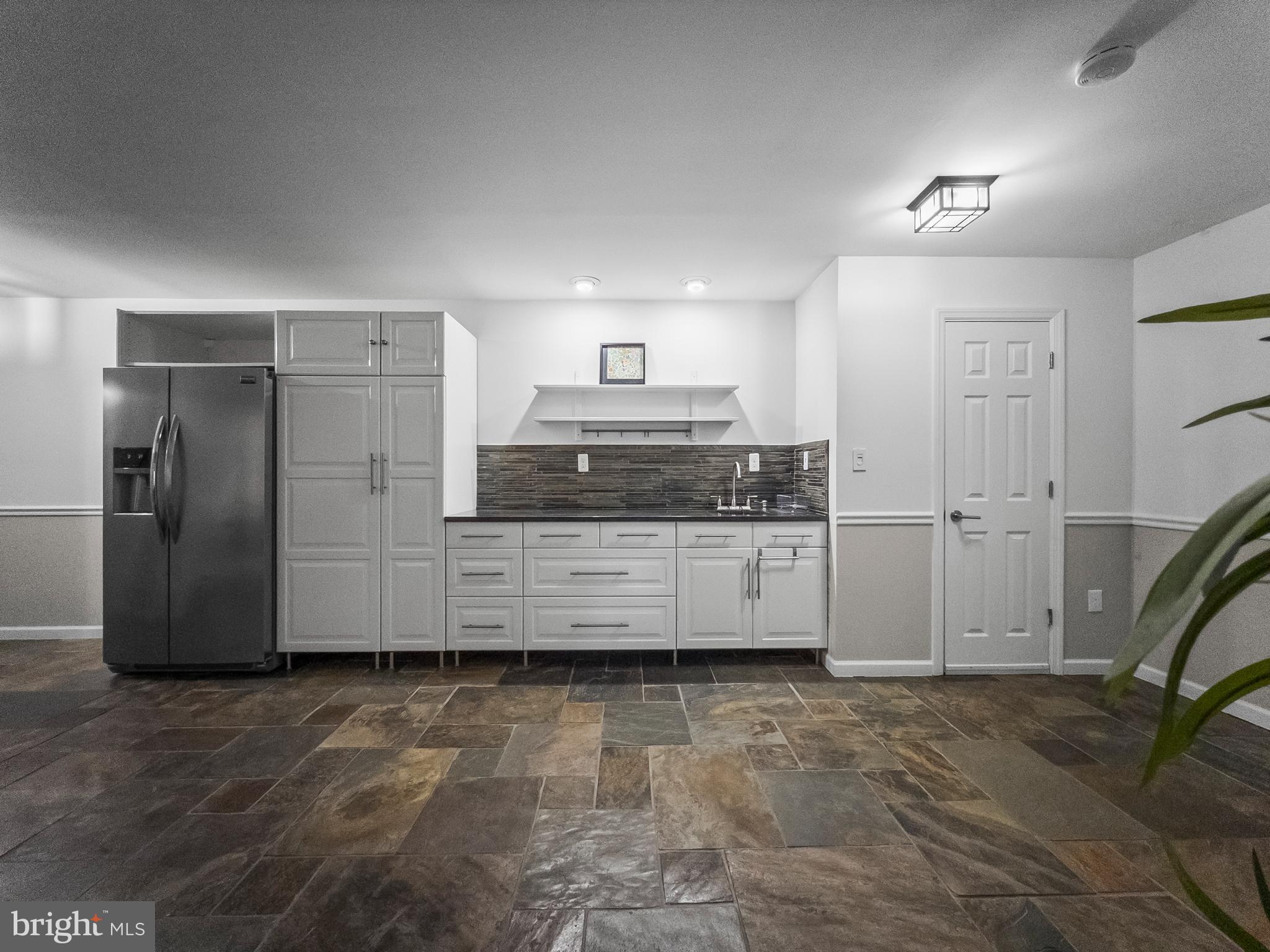 21600 Glendalough Road Gaithersburg, MD 20882 - Photo 46 of 64 a kitchen with stainless steel appliances a refrigerator and a stove