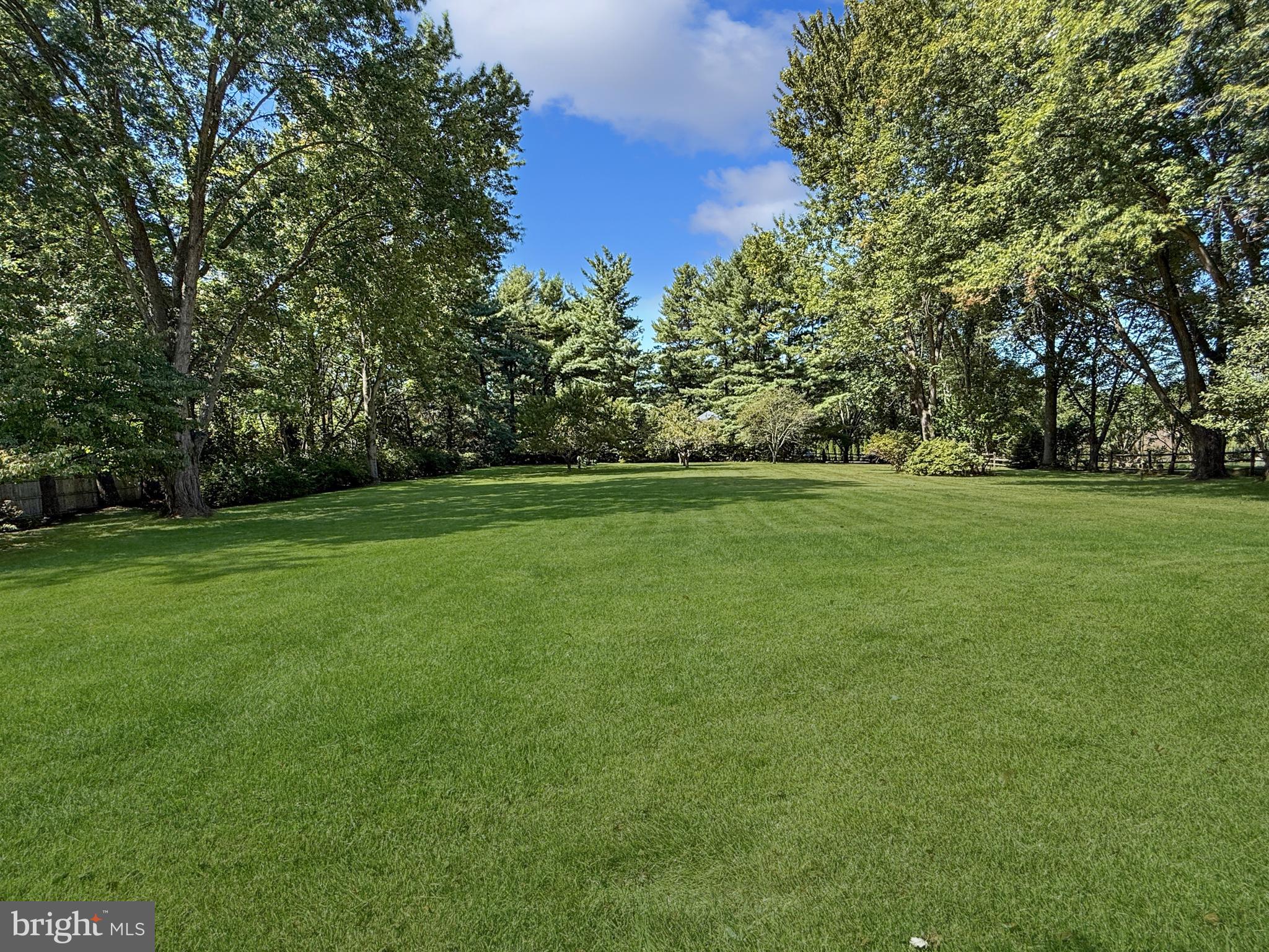 21600 Glendalough Road Gaithersburg, MD 20882 - Photo 10 of 64 a view of a grassy field