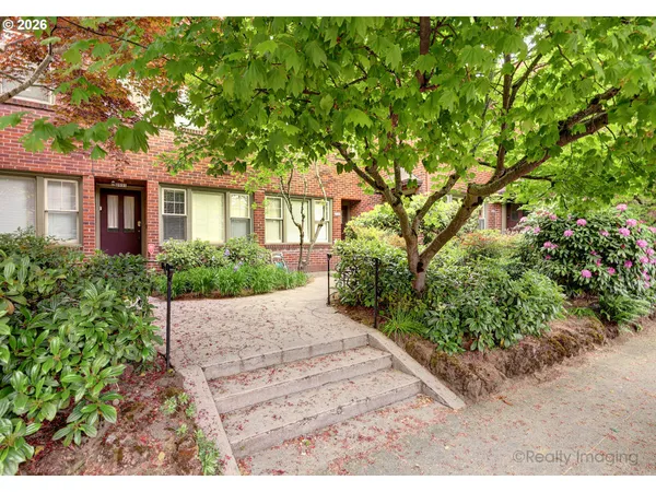 $360,000 | 2937 Southeast Hawthorne Boulevard, Portland, OR 97214