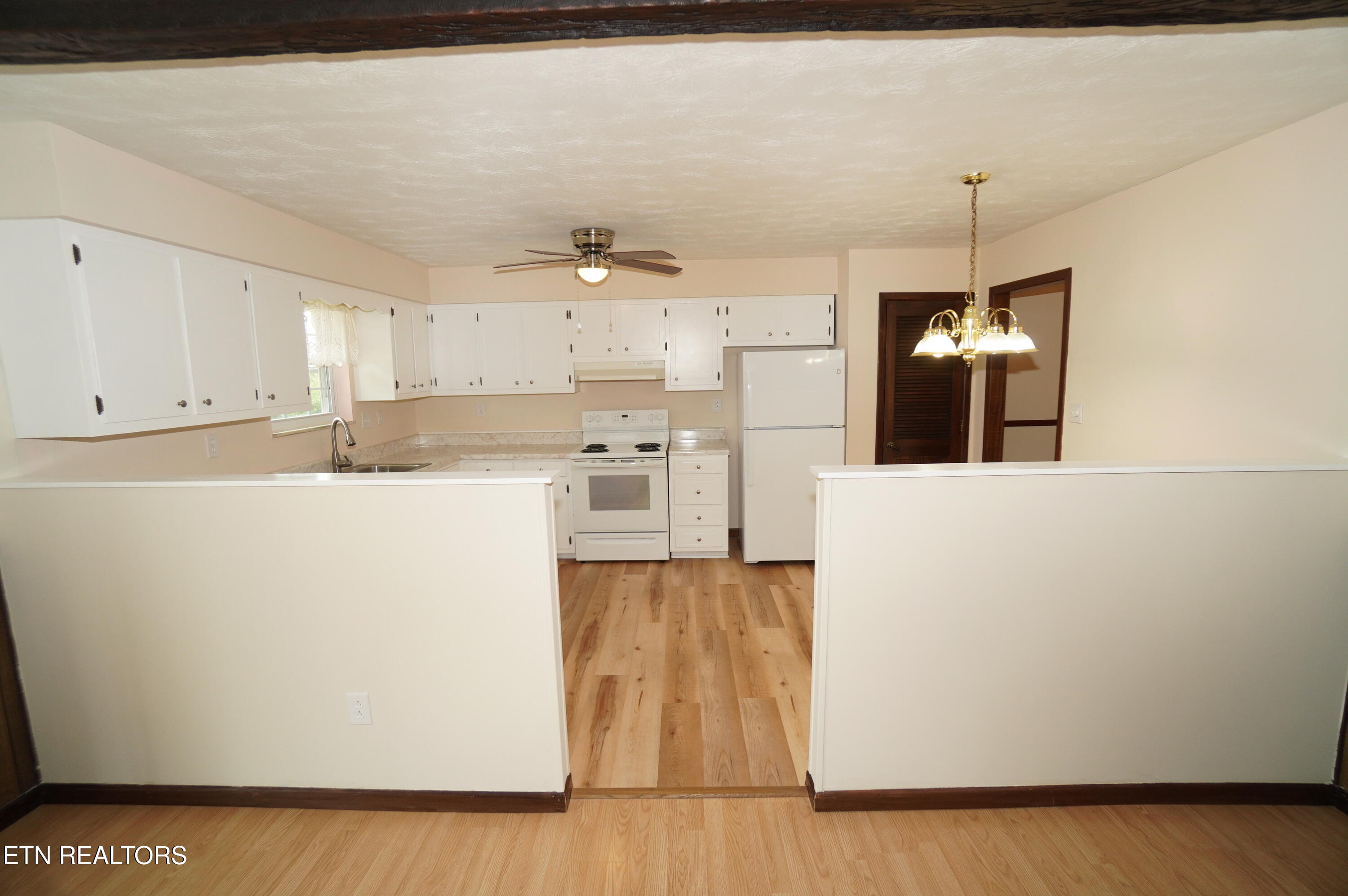 633 Shaver Drive Talbott, TN 37877 - Photo 6 of 43 interior updated (13)