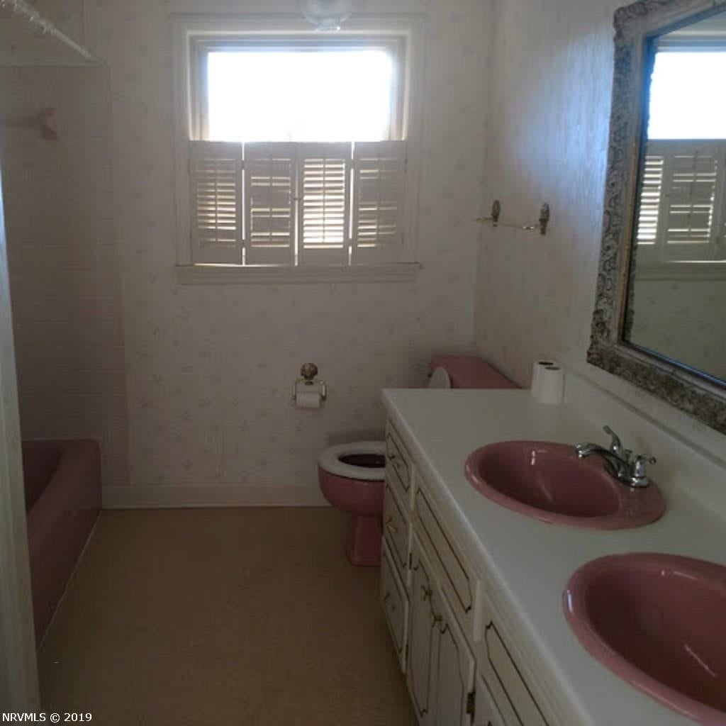 1708 East Gate Road Pulaski, VA 24301 - Photo 6 of 27 Gallery Image 6