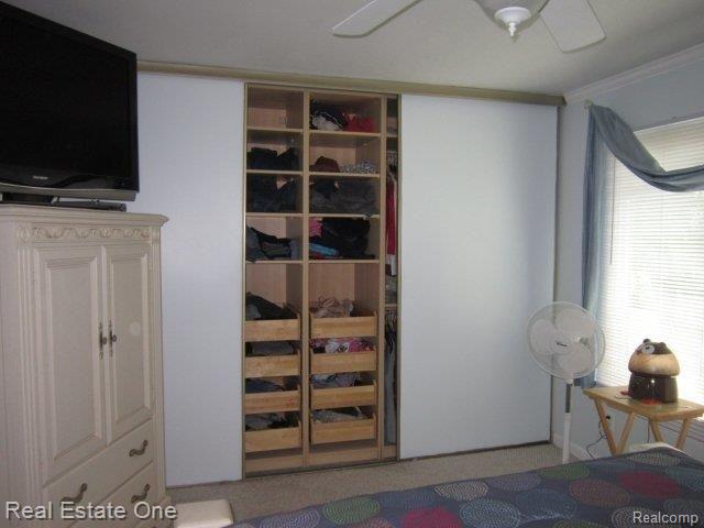 40345 Oak Tree Novi, MI 48375 - Photo 17 of 41 great drawer system.JPG