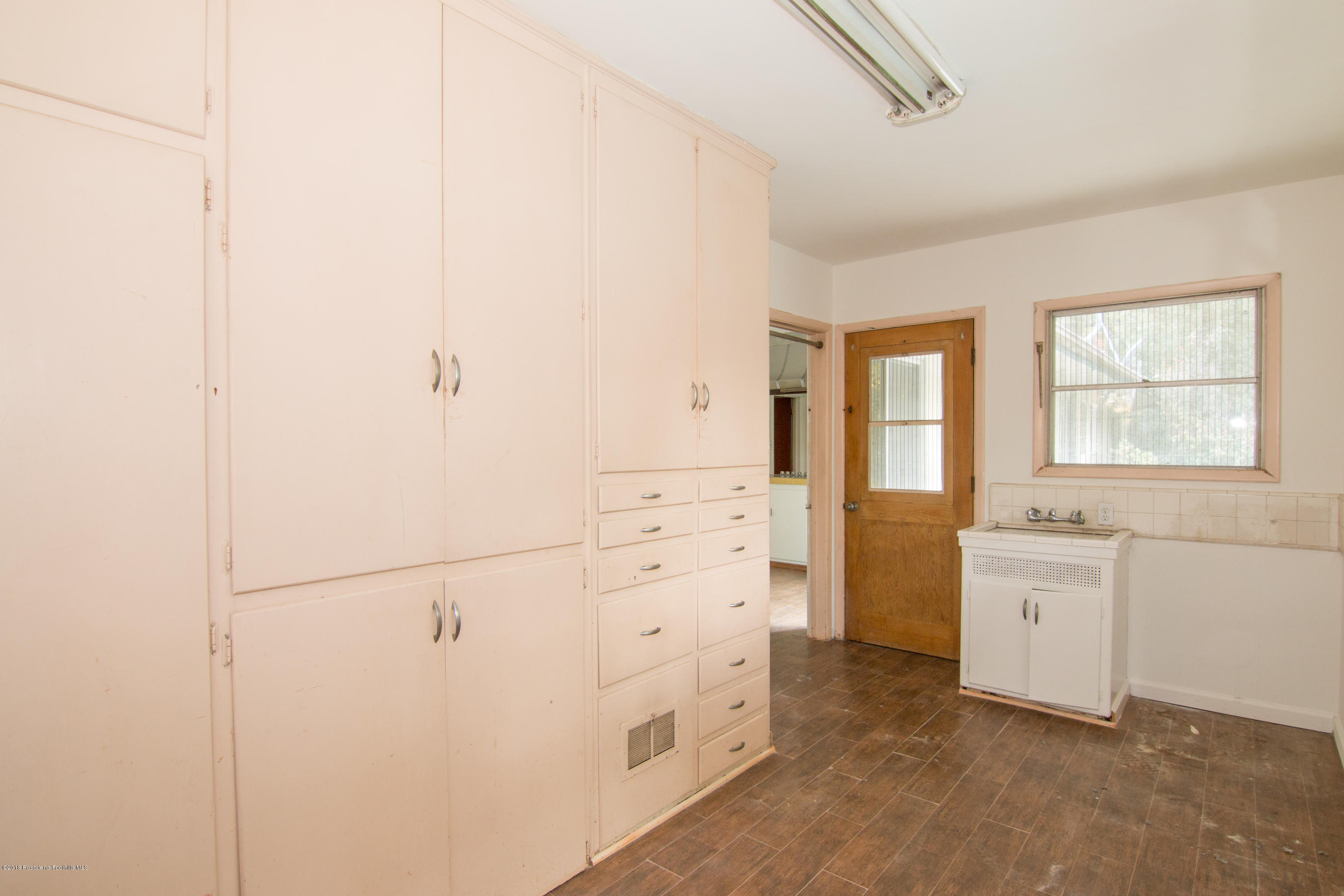 511 Whiting Woods Road Glendale, CA 91208 - Photo 12 of 23 marketing photos staged-10