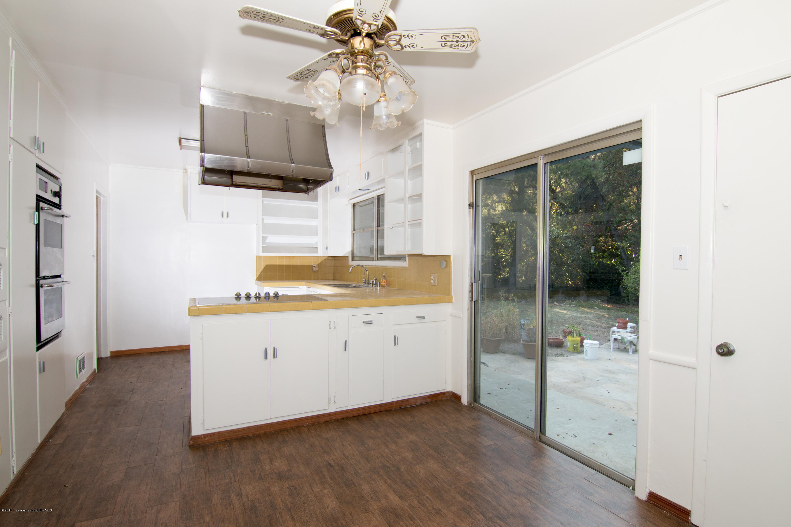 511 Whiting Woods Road Glendale, CA 91208 - Photo 8 of 23 marketing photos staged-9