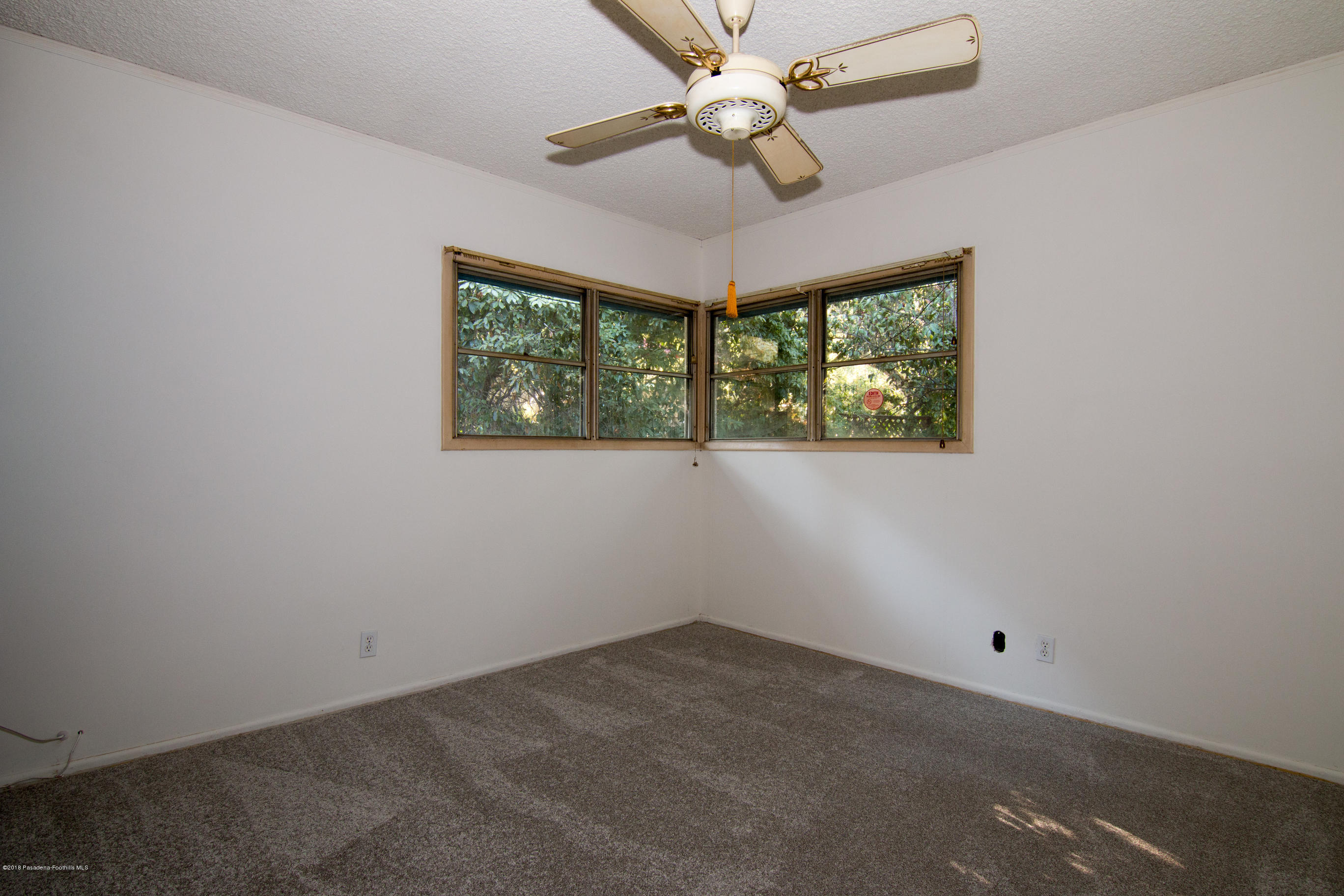 511 Whiting Woods Road Glendale, CA 91208 - Photo 10 of 23 marketing photos staged-5