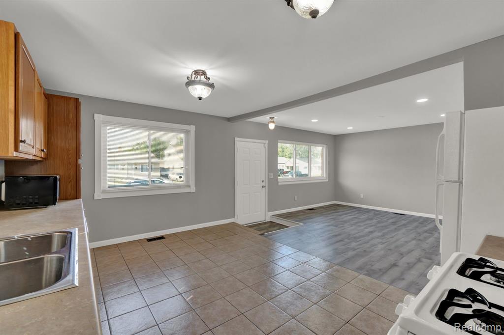 11220 Timken Avenue Warren, MI 48089 - Photo 19 of 36