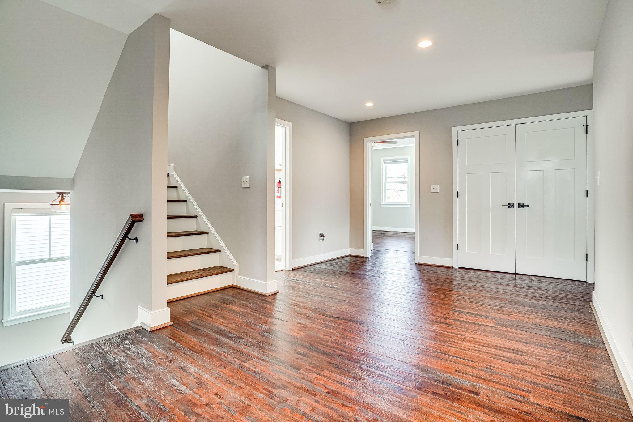 8008 Fort Hunt Road Alexandria, VA 22308 - Photo 22 of 50 upper level landing