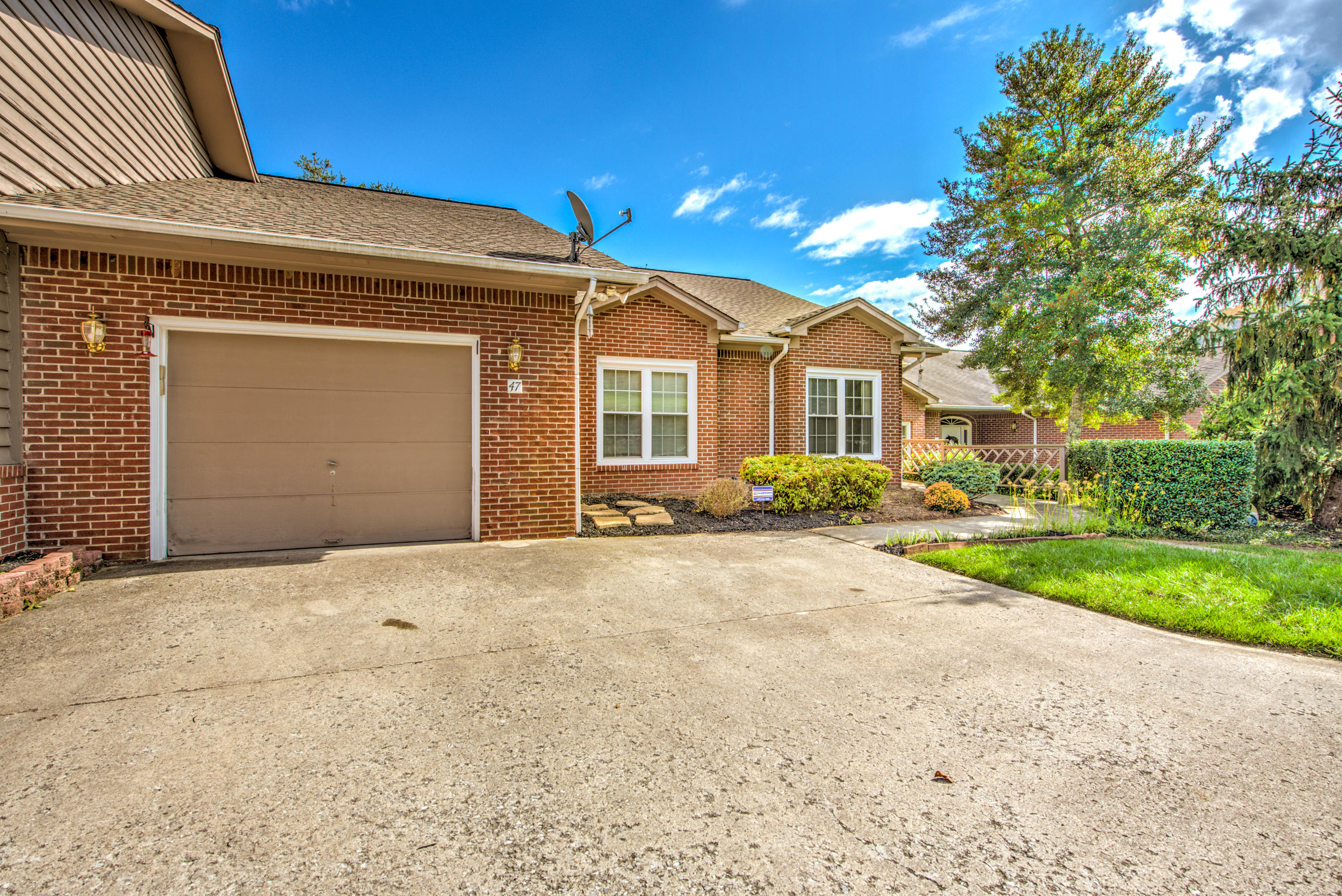 47 Riverview Drive Oak Ridge, TN 37830 - Photo 1 of 36 2
