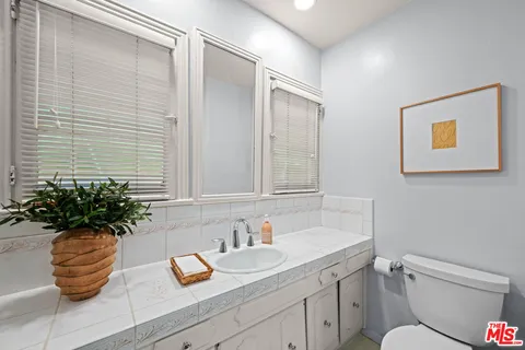 $1,650,000 | 637 North Detroit Street, Los Angeles, CA 90036