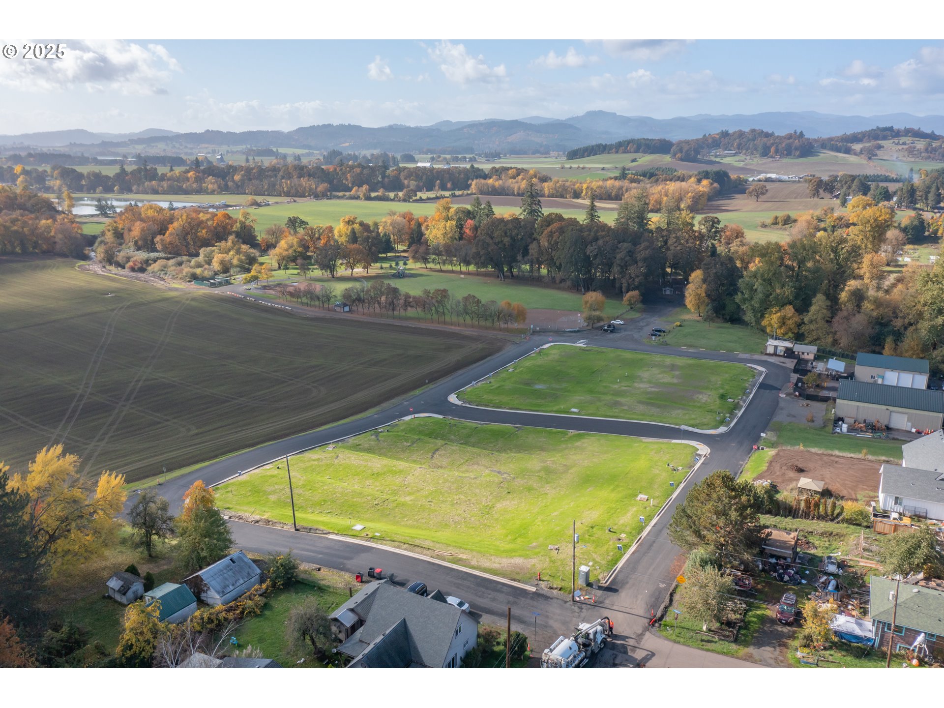 7 Block 7 Carlton, OR 97111 - Photo 32 of 43 a view of a city