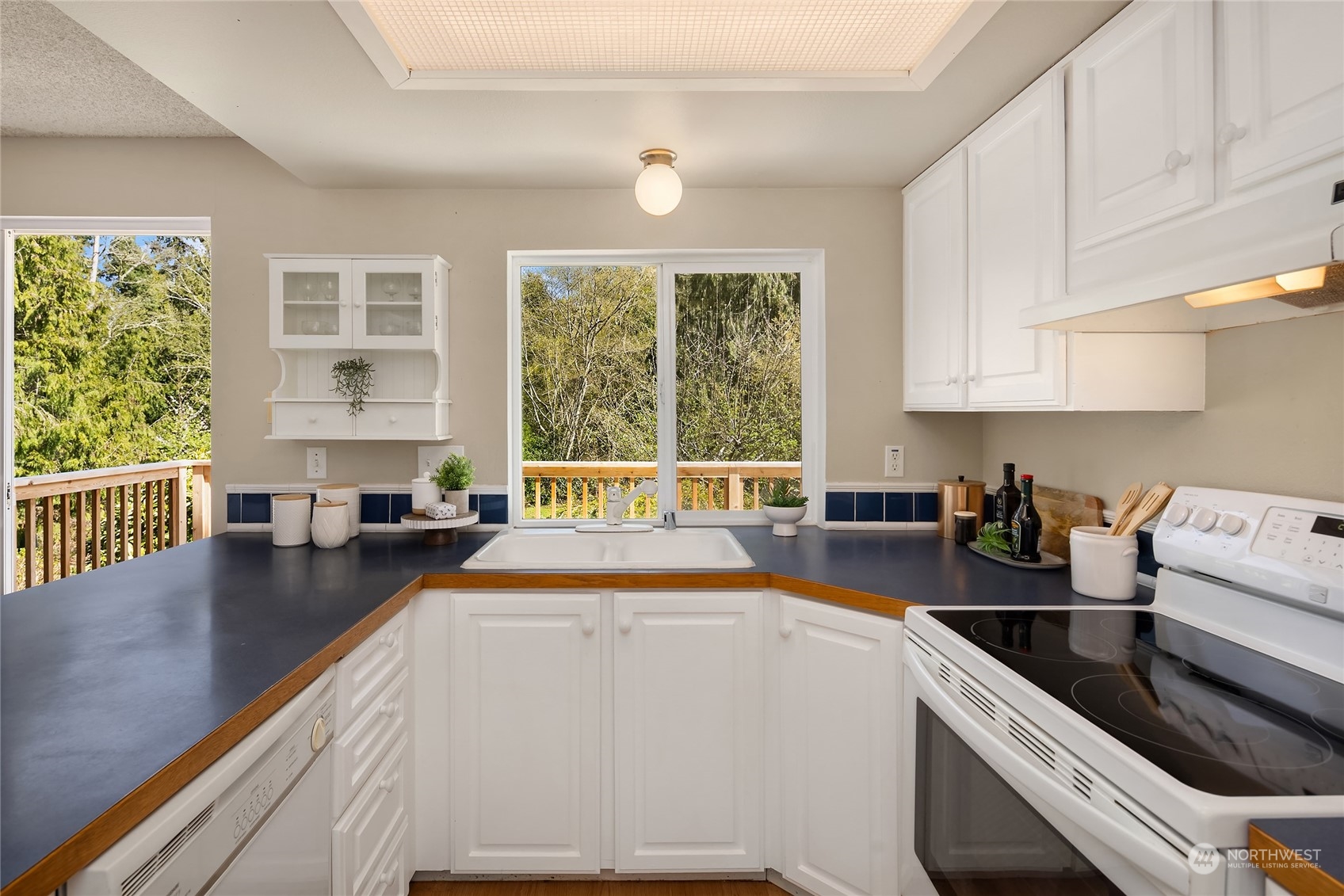 10219 Northeast Roberts Road Bainbridge Island, WA 98110 - Photo 11 of 35 Gallery Image 11