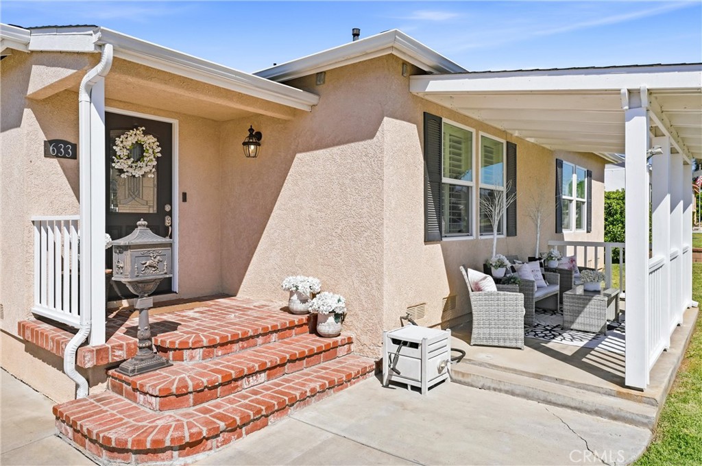 633 Laurel Avenue Brea, CA 92821 - Photo 4 of 61