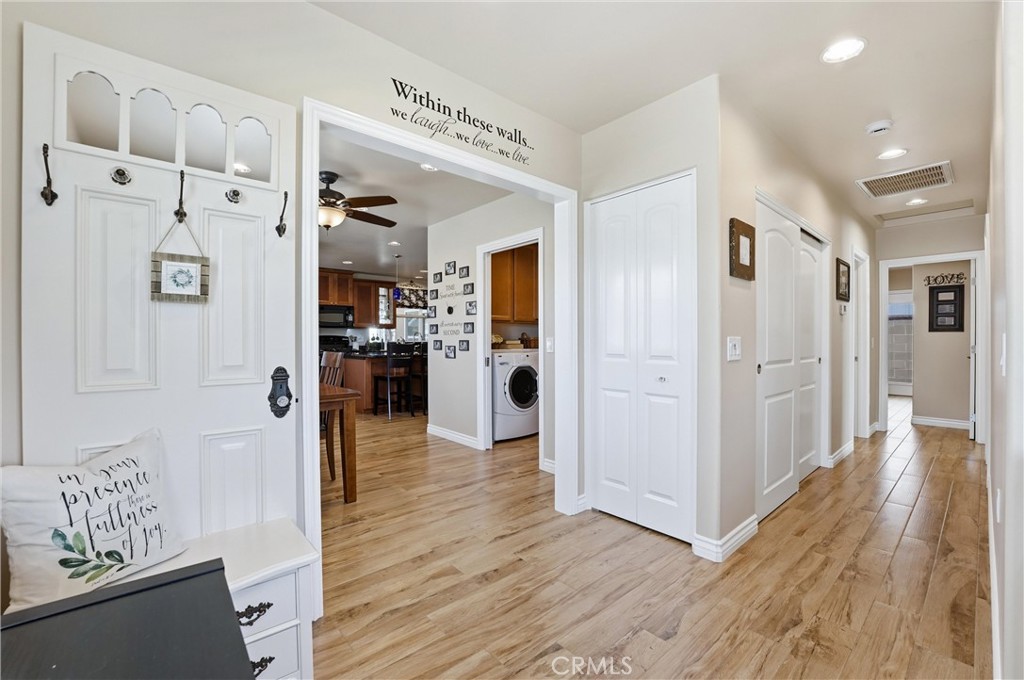 633 Laurel Avenue Brea, CA 92821 - Photo 5 of 61