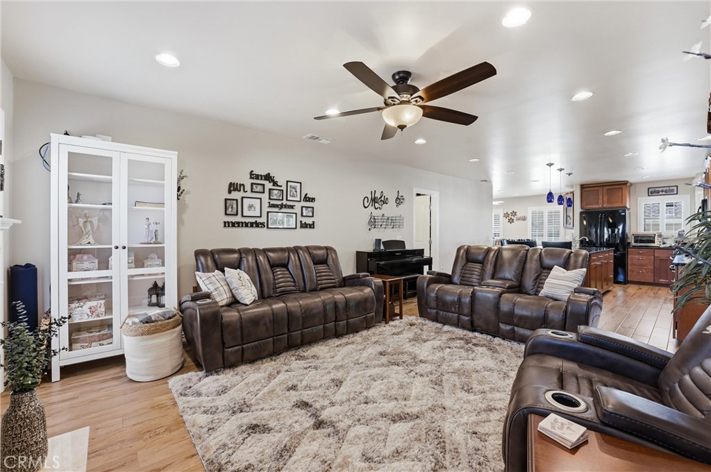 633 Laurel Avenue Brea, CA 92821 - Photo 8 of 61