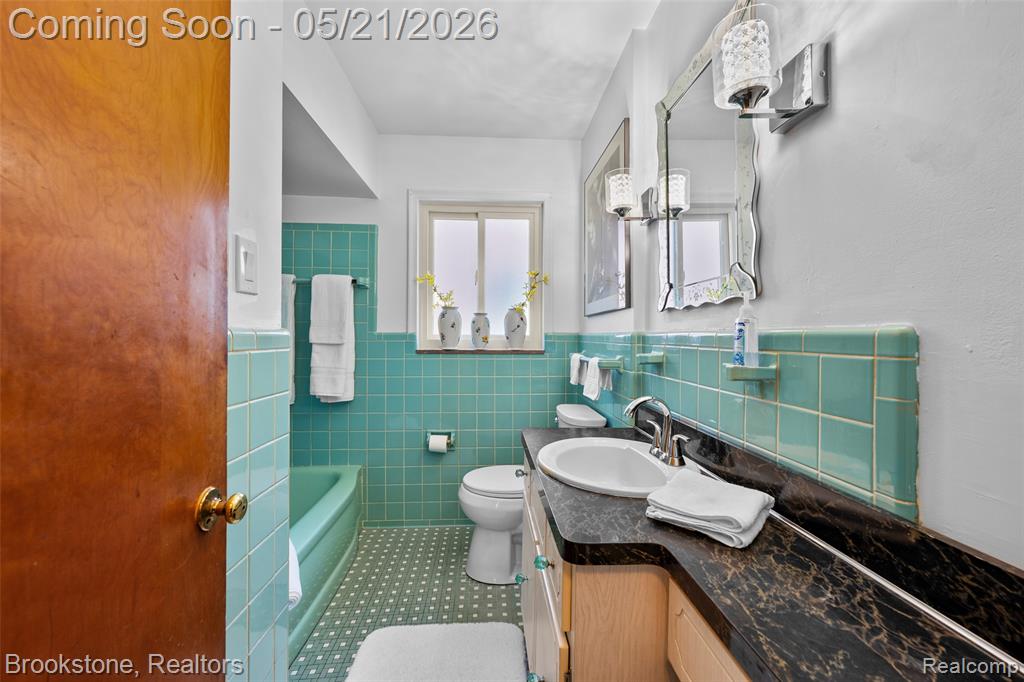 18474 Beverly Road Beverly Hills, MI 48025 - Photo 14 of 38