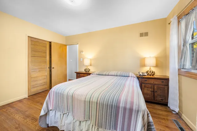 $339,000 | 1624 Boeger Avenue, Westchester, IL 60154