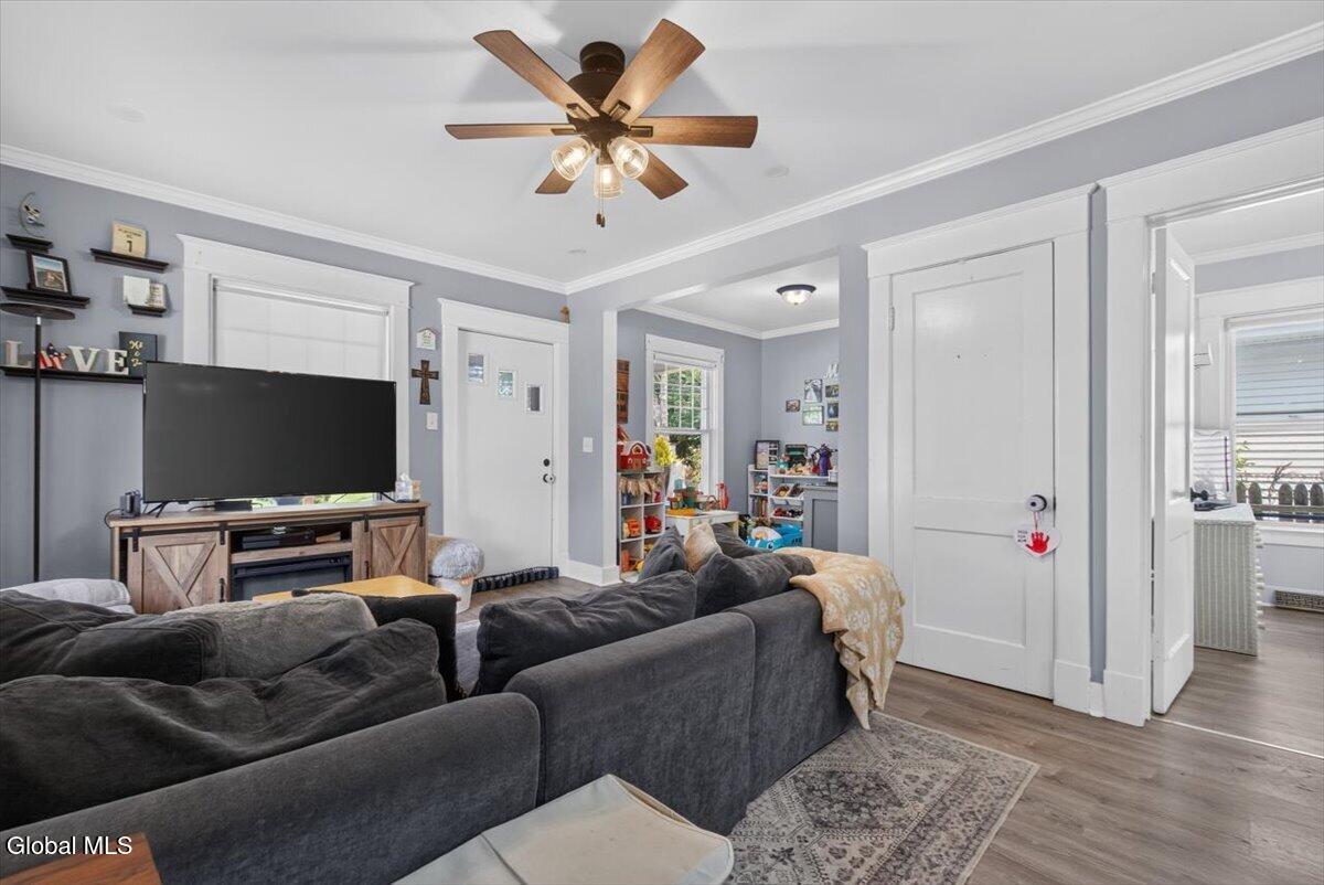 124 Gifford Road Schenectady, NY 12304 - Photo 7 of 36 11-DSC01801