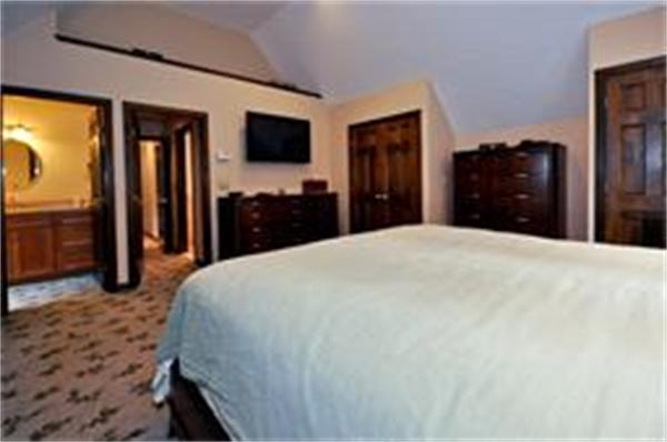 92 Pilgrim Road Holliston, MA 01746 - Photo 11 of 28 Gallery Image 11