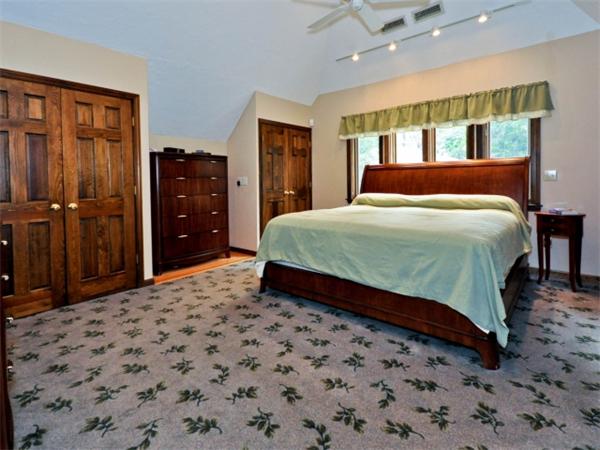 92 Pilgrim Road Holliston, MA 01746 - Photo 12 of 28 Gallery Image 12