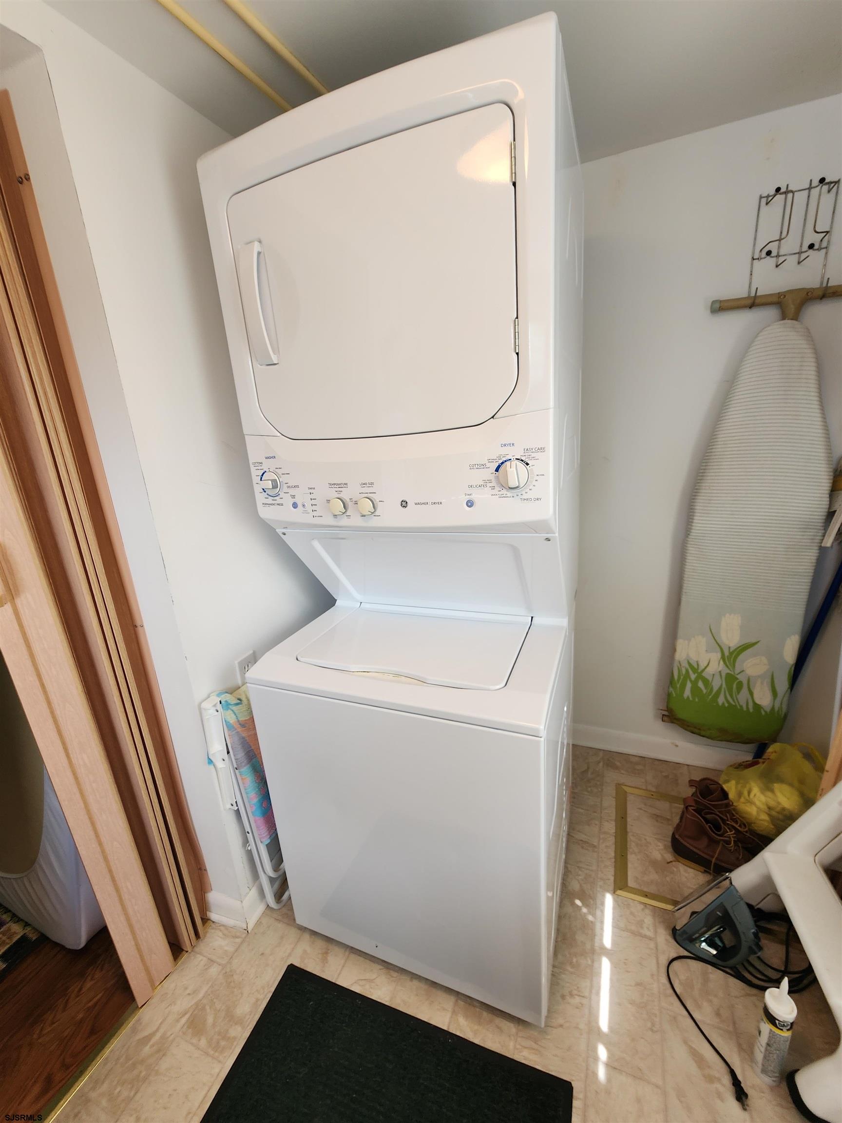 17 River Road Port Republic, NJ 08241 - Photo 16 of 17 a utility room with dryer and washer