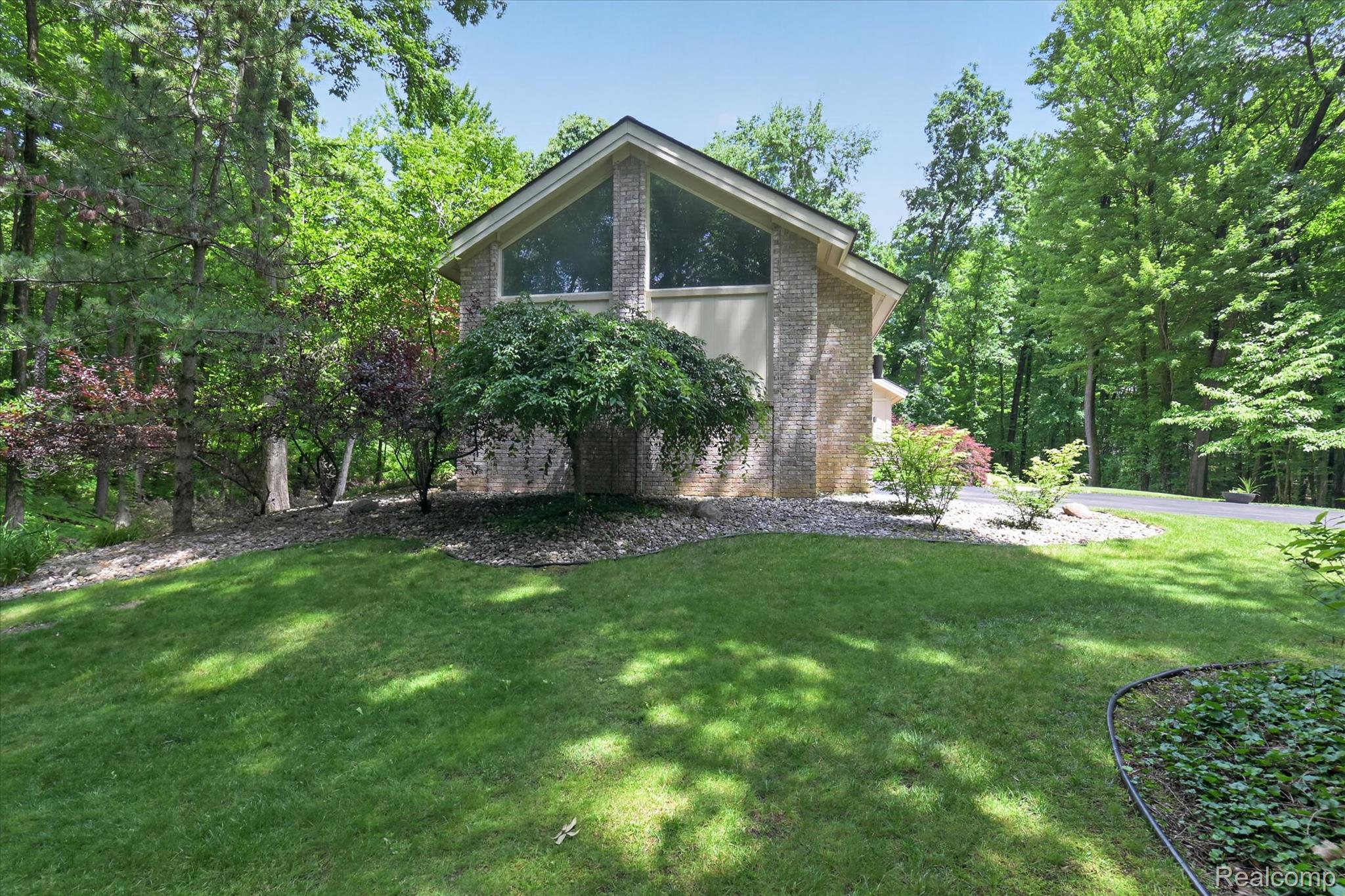 5388 Hartland Road Fenton, MI 48430 - Photo 52 of 74 51-5388-Hartland-Rd-WindowStill.jpg