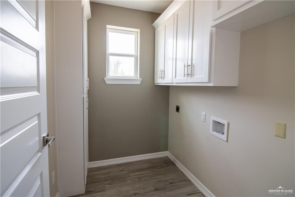 5315 North Crown Point Pharr, TX 78577 - Photo 12 of 30 a view of cabinets and window