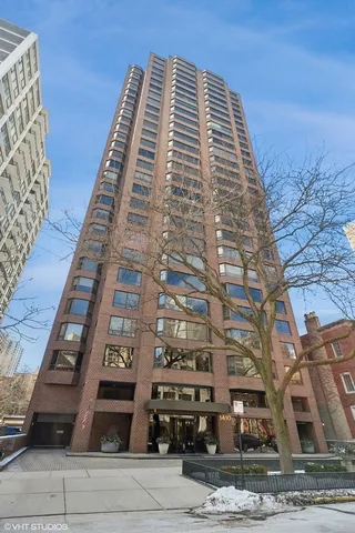 $725,000 | 1410 North State Parkway, Unit 18B, Chicago, IL 60610