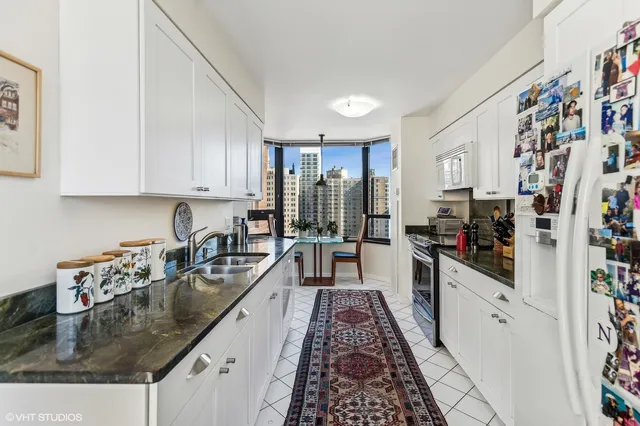 $725,000 | 1410 North State Parkway, Unit 18B, Chicago, IL 60610