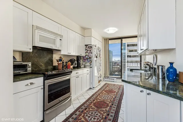 $725,000 | 1410 North State Parkway, Unit 18B, Chicago, IL 60610