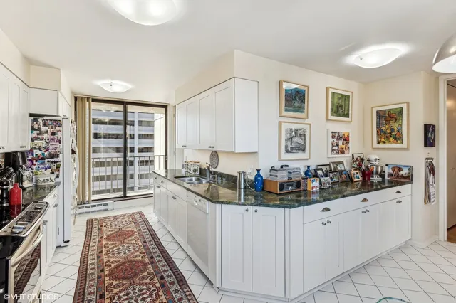 $725,000 | 1410 North State Parkway, Unit 18B, Chicago, IL 60610