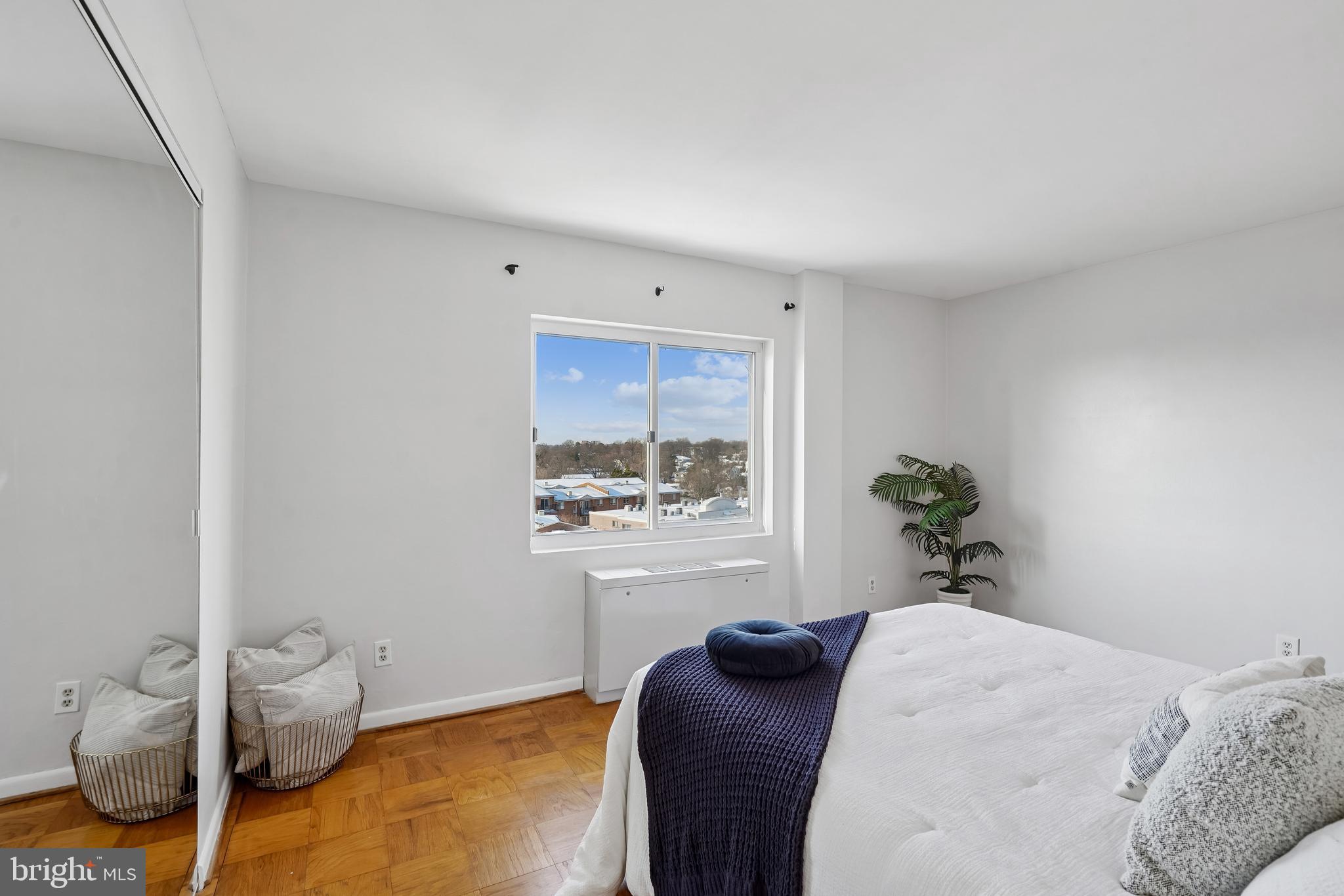 4343 Cherry Hill Road, Unit 705 Arlington, VA 22207 - Photo 18 of 38 a bedroom with a bed and a window