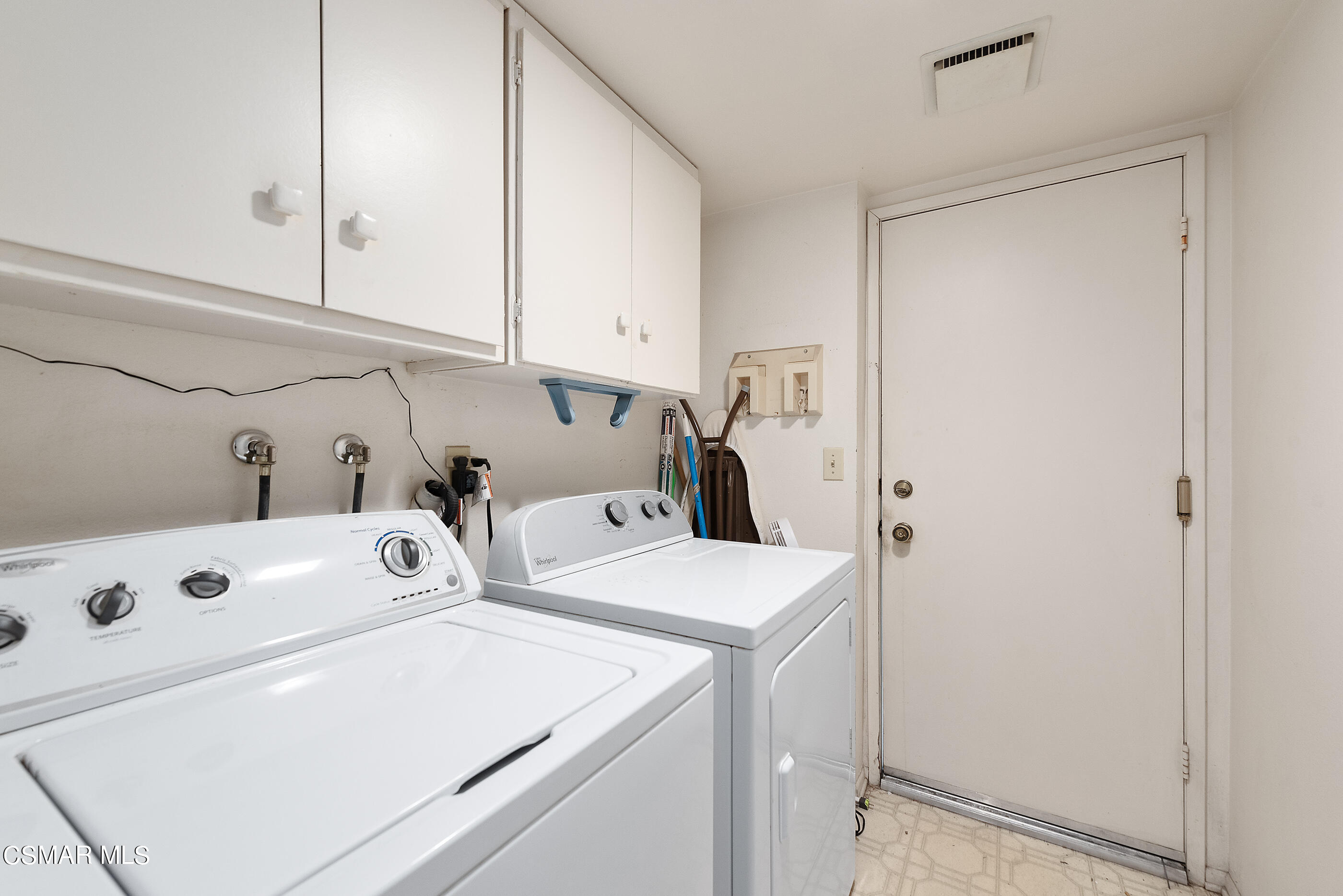 4230 Roxbury Street Simi Valley, CA 93063 - Photo 23 of 40 a utility room with dryer and washer