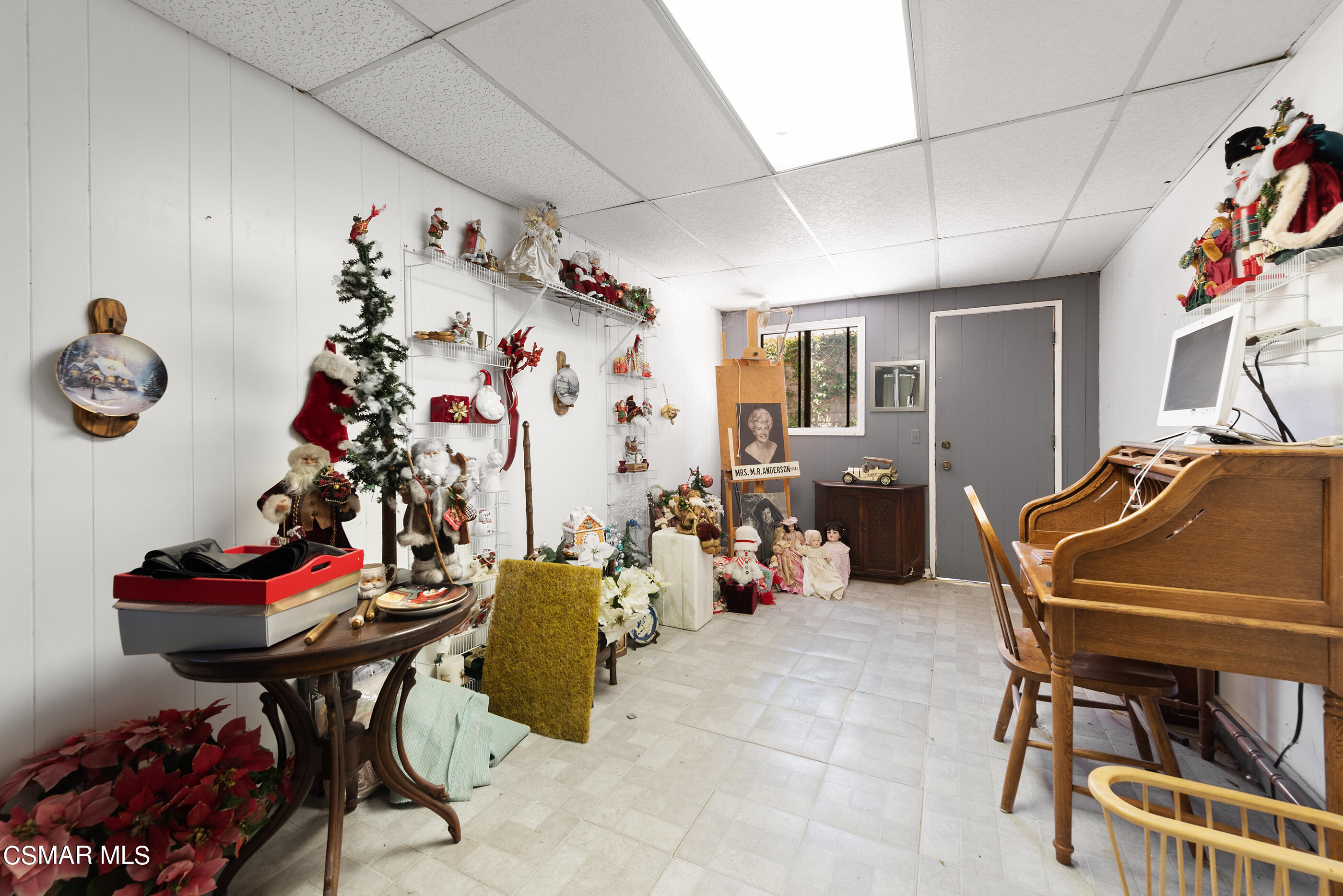 4230 Roxbury Street Simi Valley, CA 93063 - Photo 25 of 40 a room with gym equipment and toys