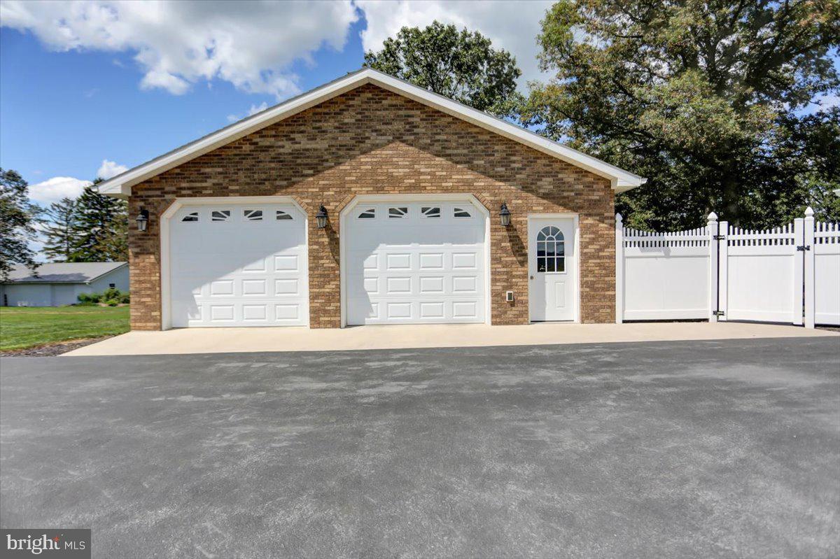 3681 New Franklin Road Chambersburg, PA 17202 - Photo 11 of 58 Gallery Image 11