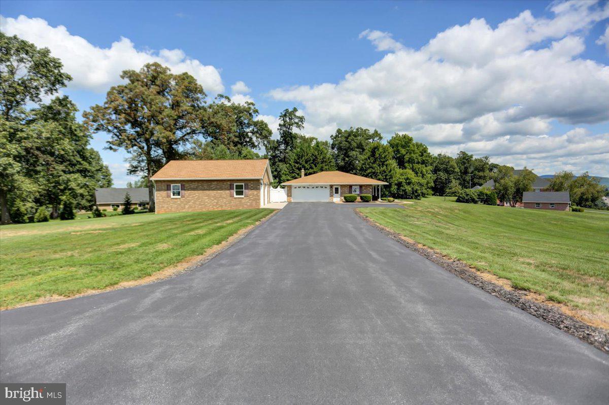 3681 New Franklin Road Chambersburg, PA 17202 - Photo 3 of 58 Gallery Image 3